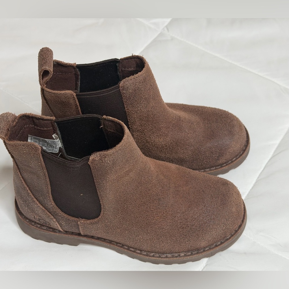 UGG Callum Chelsea Toddler Kids Ankle Boots Suede Brown Size 1 1100170 NWOT